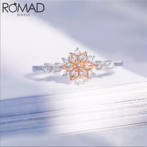 New Women's Snowflake Delicate Ring - Picture 4 of 5